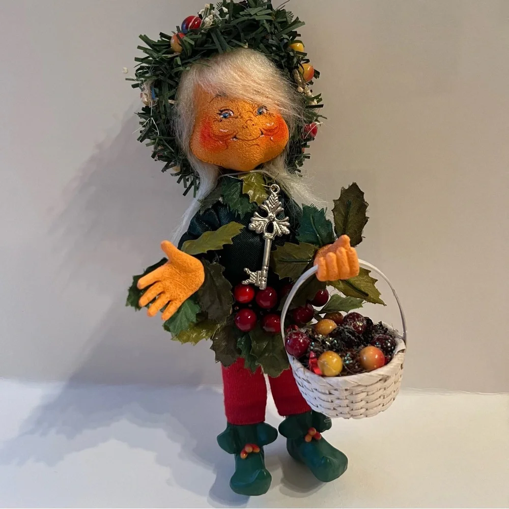 Annalee Mobilitee Doll Christmas Thimbles Elfin "Laurel" Wreath Maker Wood Box - Picture 3 of 15